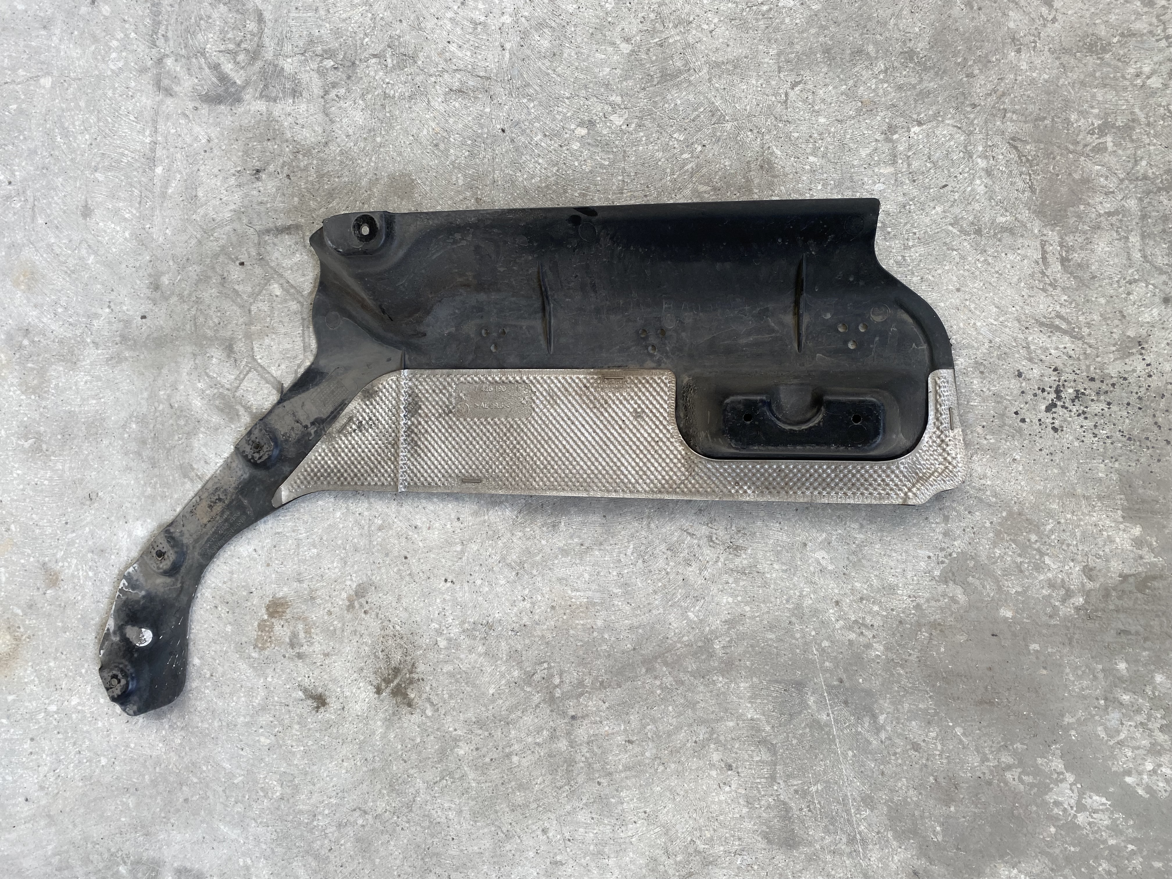 BMW 3 SERİSİ G20 ÇIKMA ORJİNAL ARAÇ ALTI KAPLAMASI ARKA ORTA 7428190