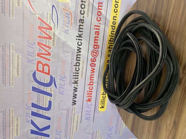 BMW ÇIKMA YEDEK PARÇA F40 116 118 ÇIKMA ORJİNAL KAPI FİTİLİ ARKA KASAYA GEÇEN 51729880689
