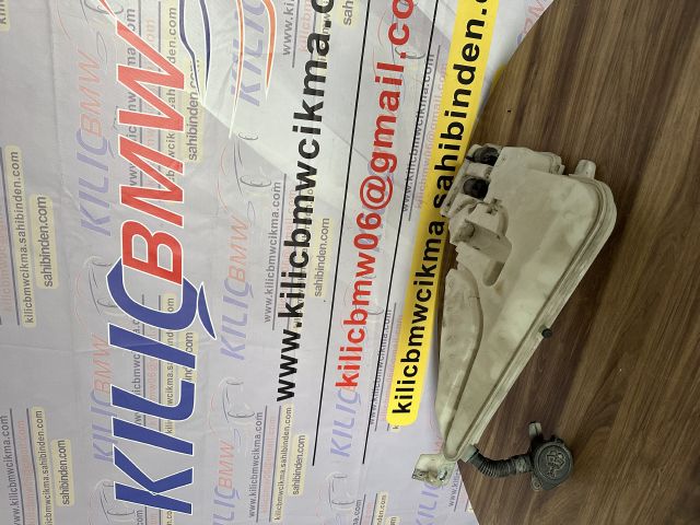 BMW F20 116 118 120 CAM SU BİDONU ORJİNAL 61667241674