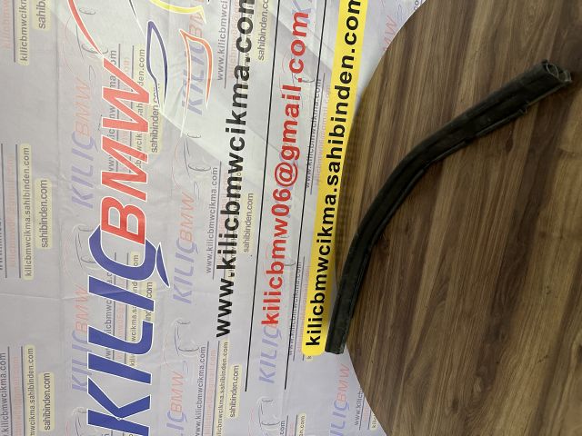 BMW F20 1SERİSİ ÖN KAPUT FİTİLİ ORTA ORJİNAL 51767239146