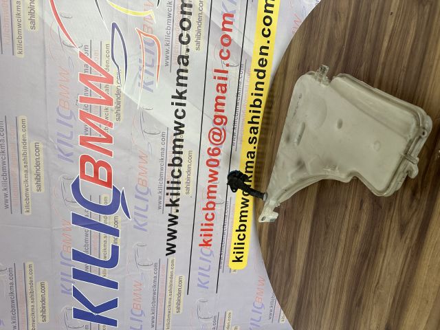 BMW F32 F33 F36 ÇIKMA ORJİNAL SİLECEK SU DEPOSU