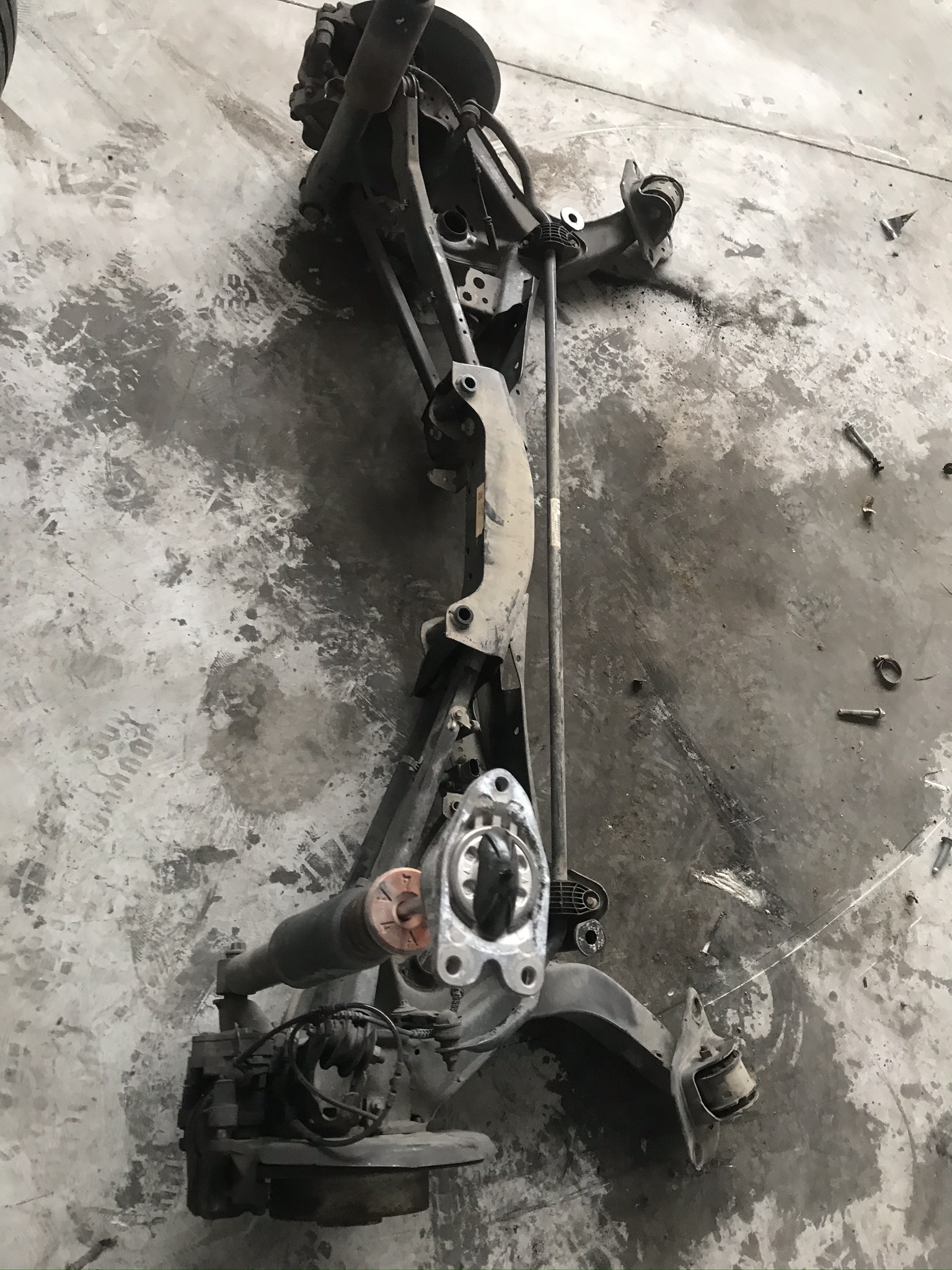 BMW F44 216 218 ÇIKMA ORJİNAL ARKA  AMORTİSÖR