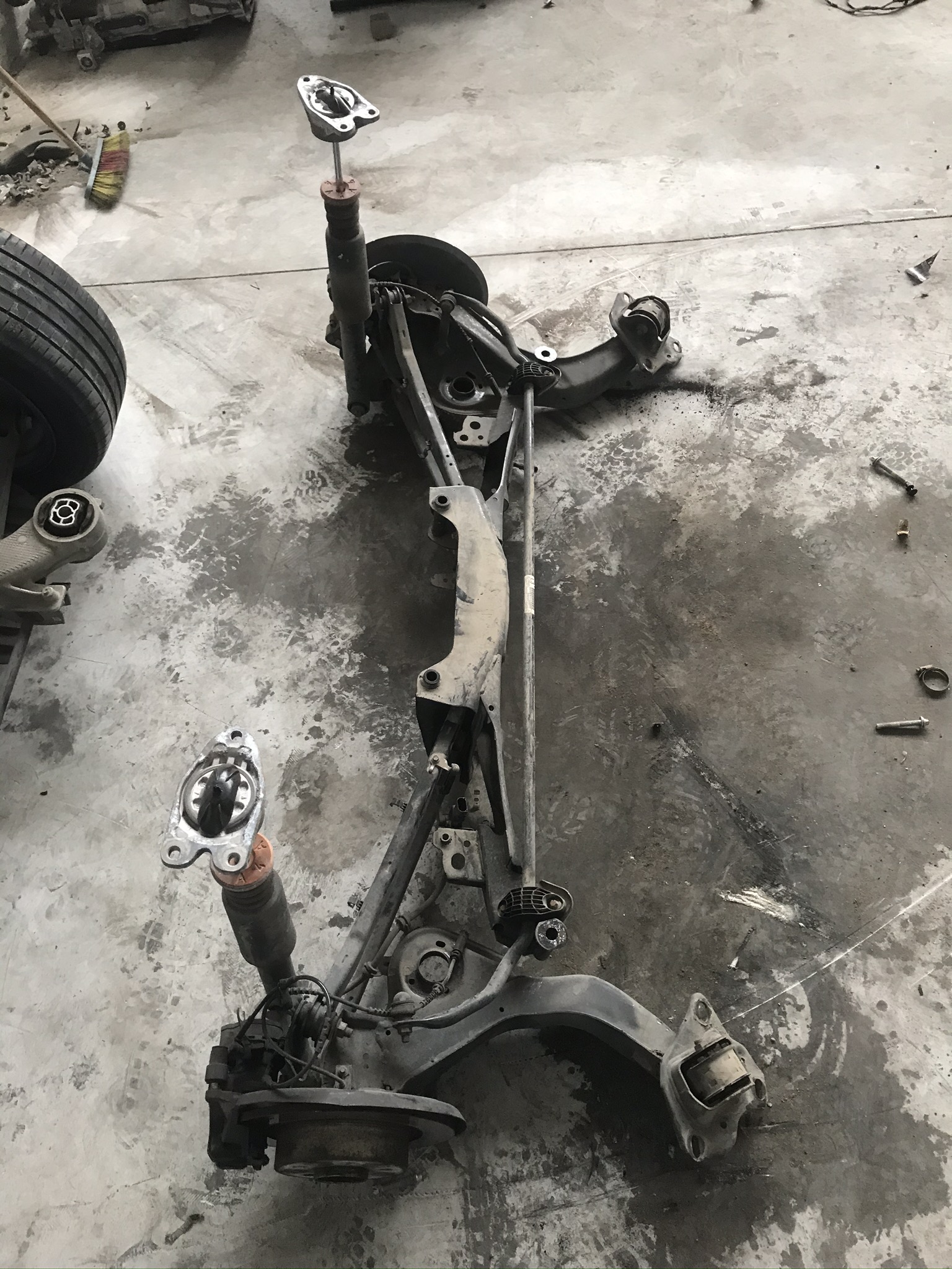 BMW F44 216 218 ÇIKMA ORJİNAL ARKA DİNGİL