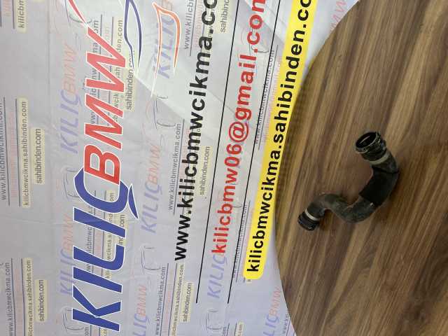 BMW G20 320İ 330İ BENZİNLİ RADYATÖR BORUSU ÇIKMA ORJİNAL 17128654837