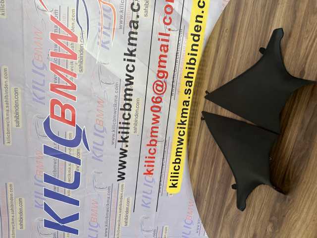 BMW G20 3SERİSİ 2019-23 ARKA DİREK KAPLAMASI SİYAH SAĞ  51438079324