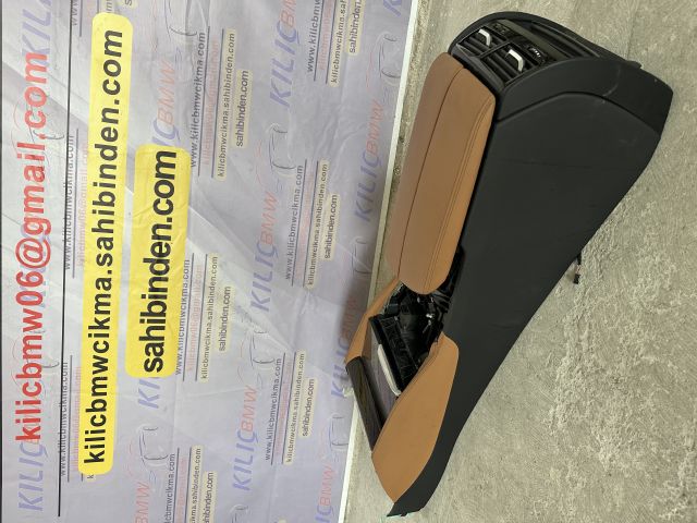 BMW G30 520 530 2017-23 ORTA KONSOL ÇIKMA ORJİNAL TABA