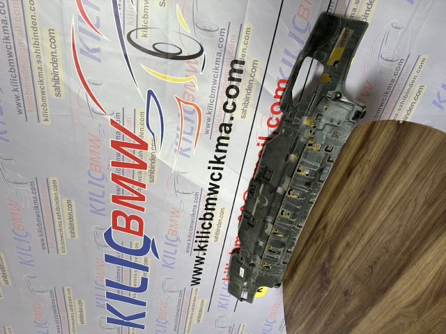 BMW G30 520 530 ÇIKMA ORJİNAL ARKA TAMPON ALT BRKAETİ