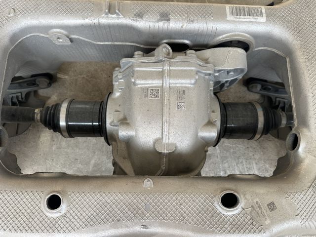 BMW G60 520İ ARKA DEFRANSİYEL 33108850954