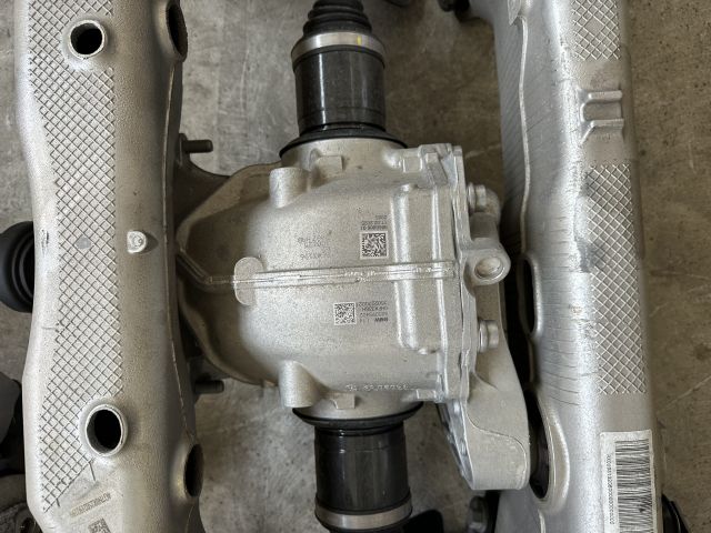 BMW G60 ARKA DEFRANİYEL ÇIKMA ORJİNAL 33108850954