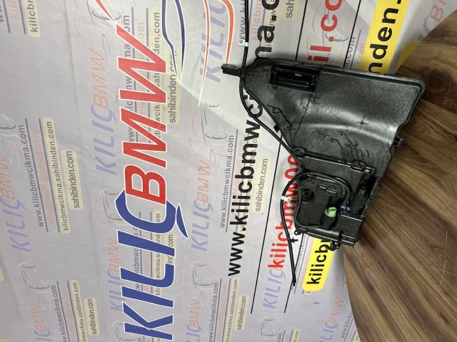 BMW G60 CAM SU BİDONU ORJİNAL ÇIKMA
