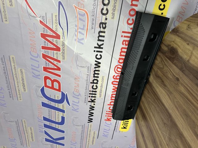 BMW G60 ÇIKMA ORJİNAL BAGAJ KİLİT KAPLAMASI
