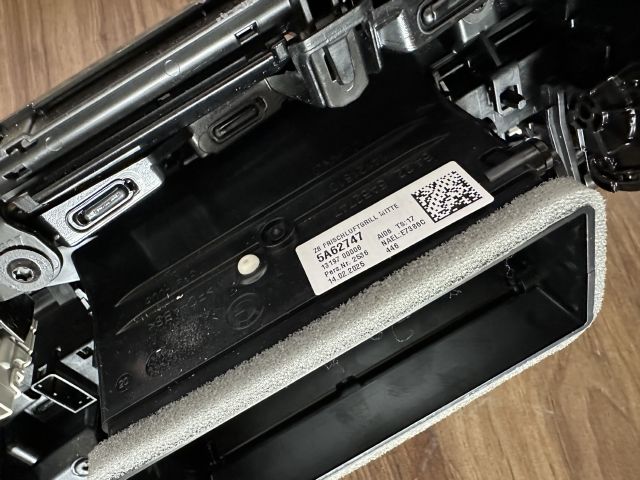 BMW G60 İ5 520İ ORTA KALORİFER IZGARASI ORJİNAL ÇIKMA 5A62747